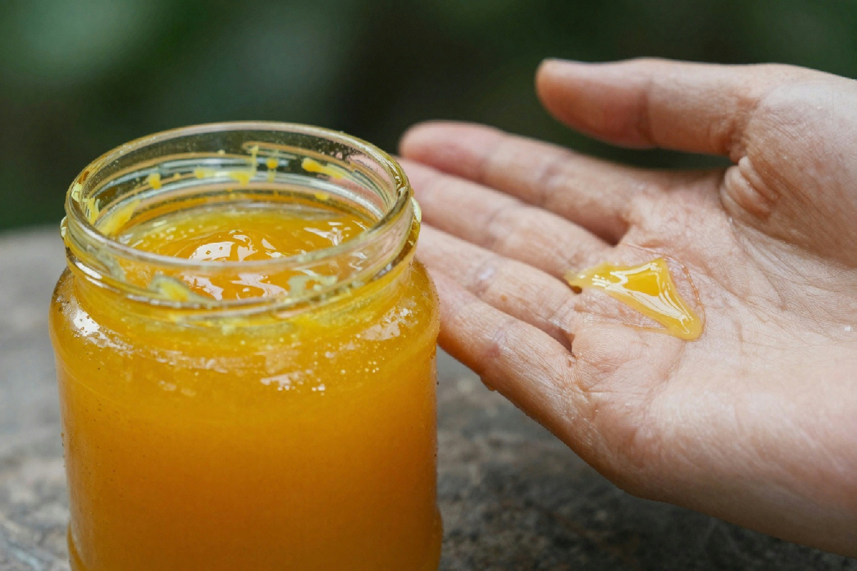 Ghee sulla pelle: 5 utilizzi pratici per idratare e ringiovanire senza prodotti chimici